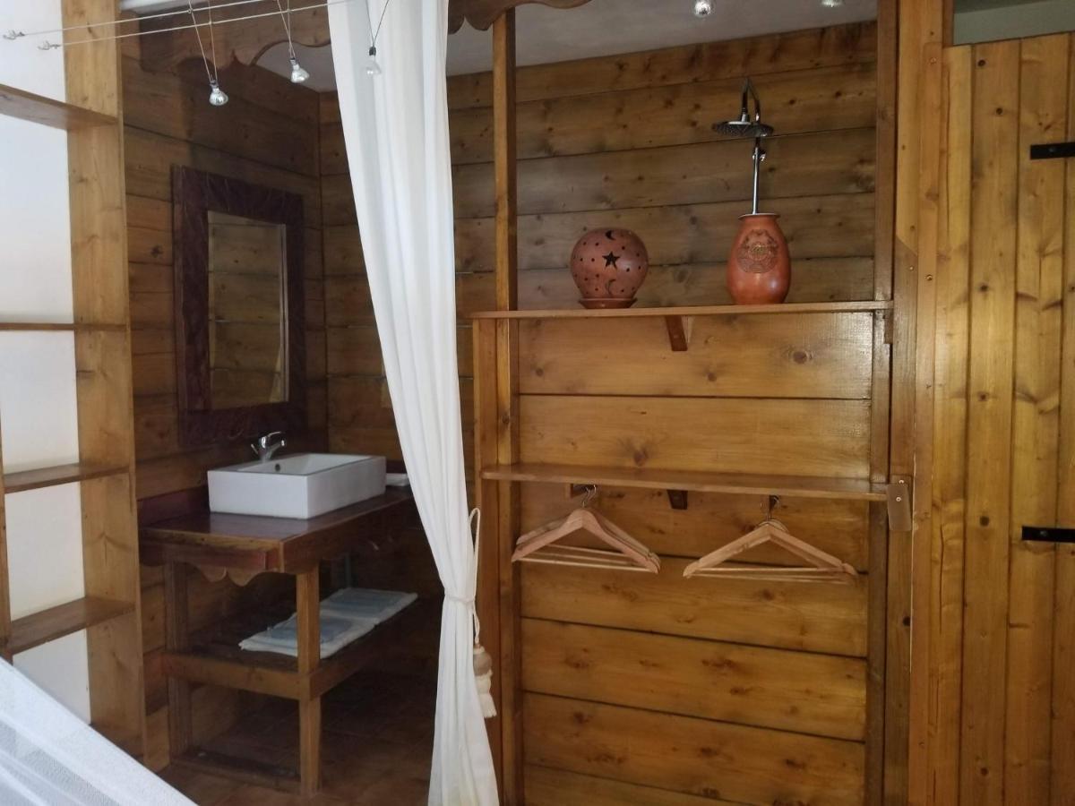 Les Bananes Vertes Ecolodges Сен-Клод Экстерьер фото