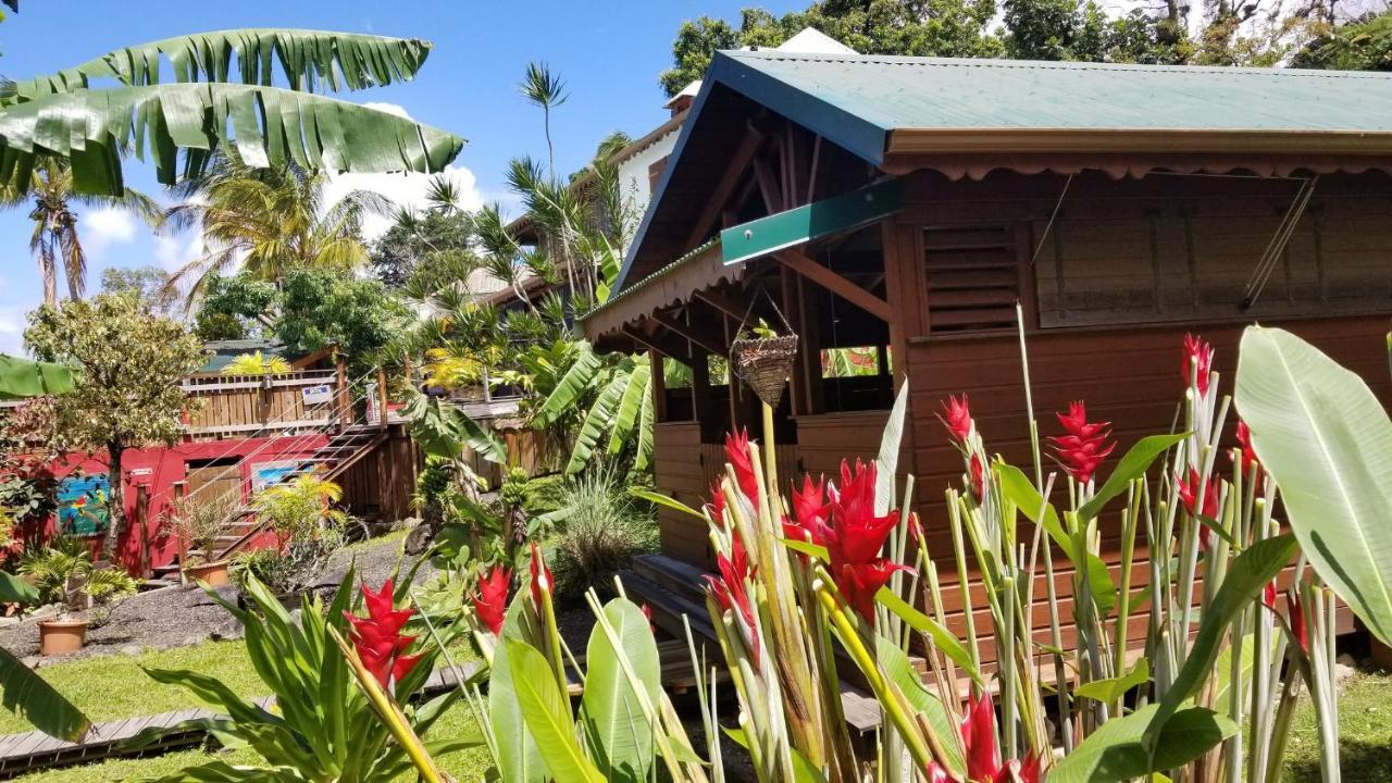 Les Bananes Vertes Ecolodges Сен-Клод Экстерьер фото