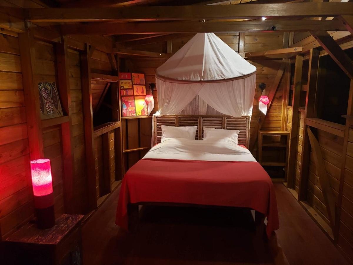 Les Bananes Vertes Ecolodges Сен-Клод Экстерьер фото