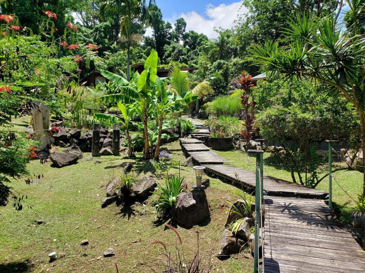 Les Bananes Vertes Ecolodges Сен-Клод Экстерьер фото