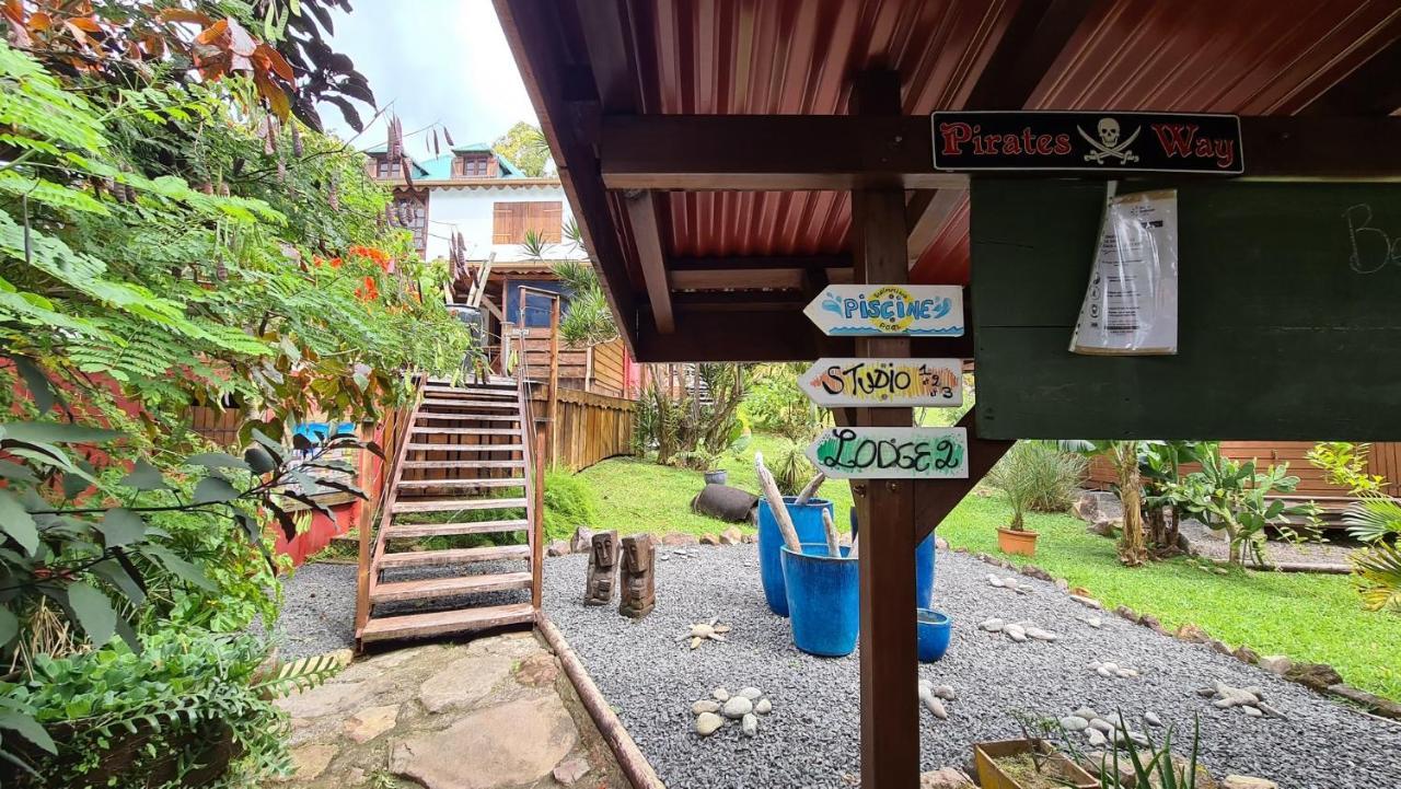 Les Bananes Vertes Ecolodges Сен-Клод Экстерьер фото
