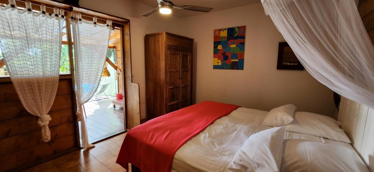 Les Bananes Vertes Ecolodges Сен-Клод Экстерьер фото