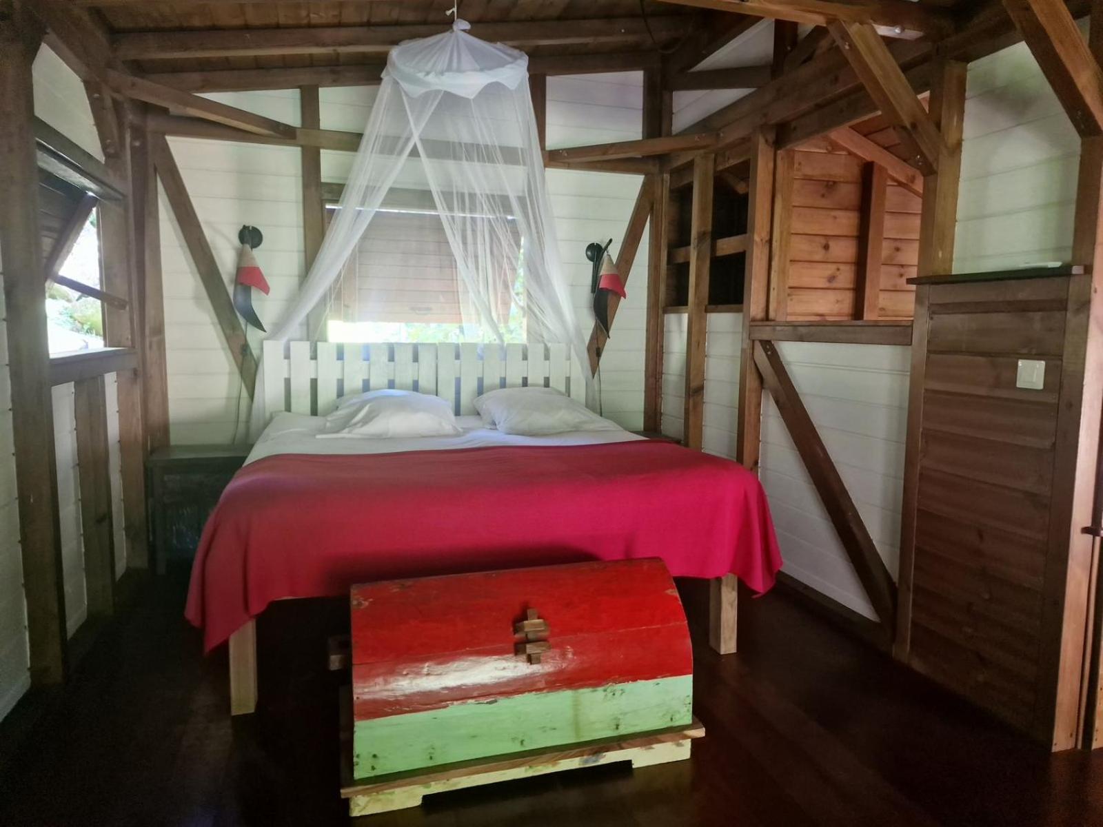 Les Bananes Vertes Ecolodges Сен-Клод Экстерьер фото
