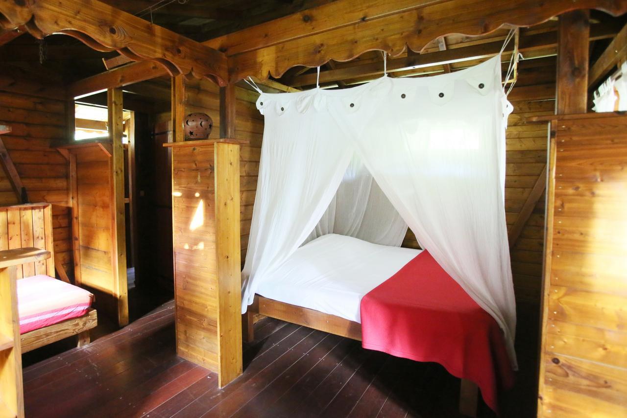 Les Bananes Vertes Ecolodges Сен-Клод Экстерьер фото